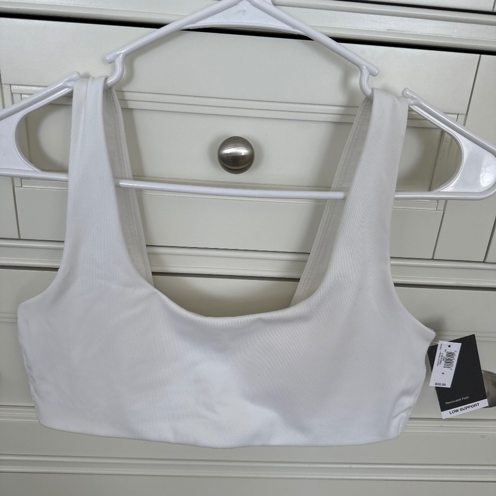 GAP NWT sports bra